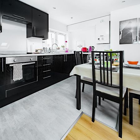 Charming London Home, Opp Arnos Grove Underground Station, Parking New Southgate Dış mekan fotoğraf