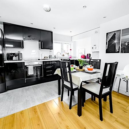 Charming London Home, Opp Arnos Grove Underground Station, Parking New Southgate Dış mekan fotoğraf