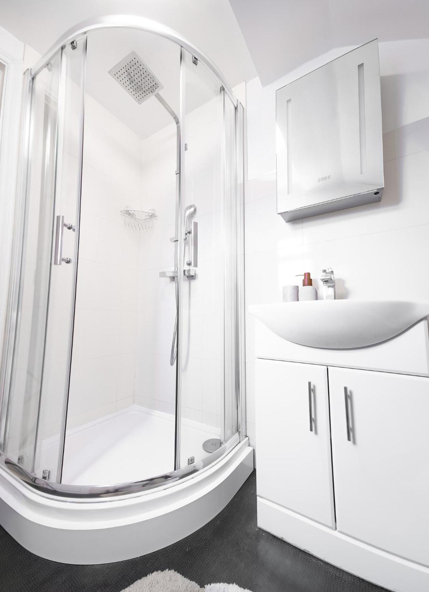 Charming London Home, Opp Arnos Grove Underground Station, Parking New Southgate Dış mekan fotoğraf