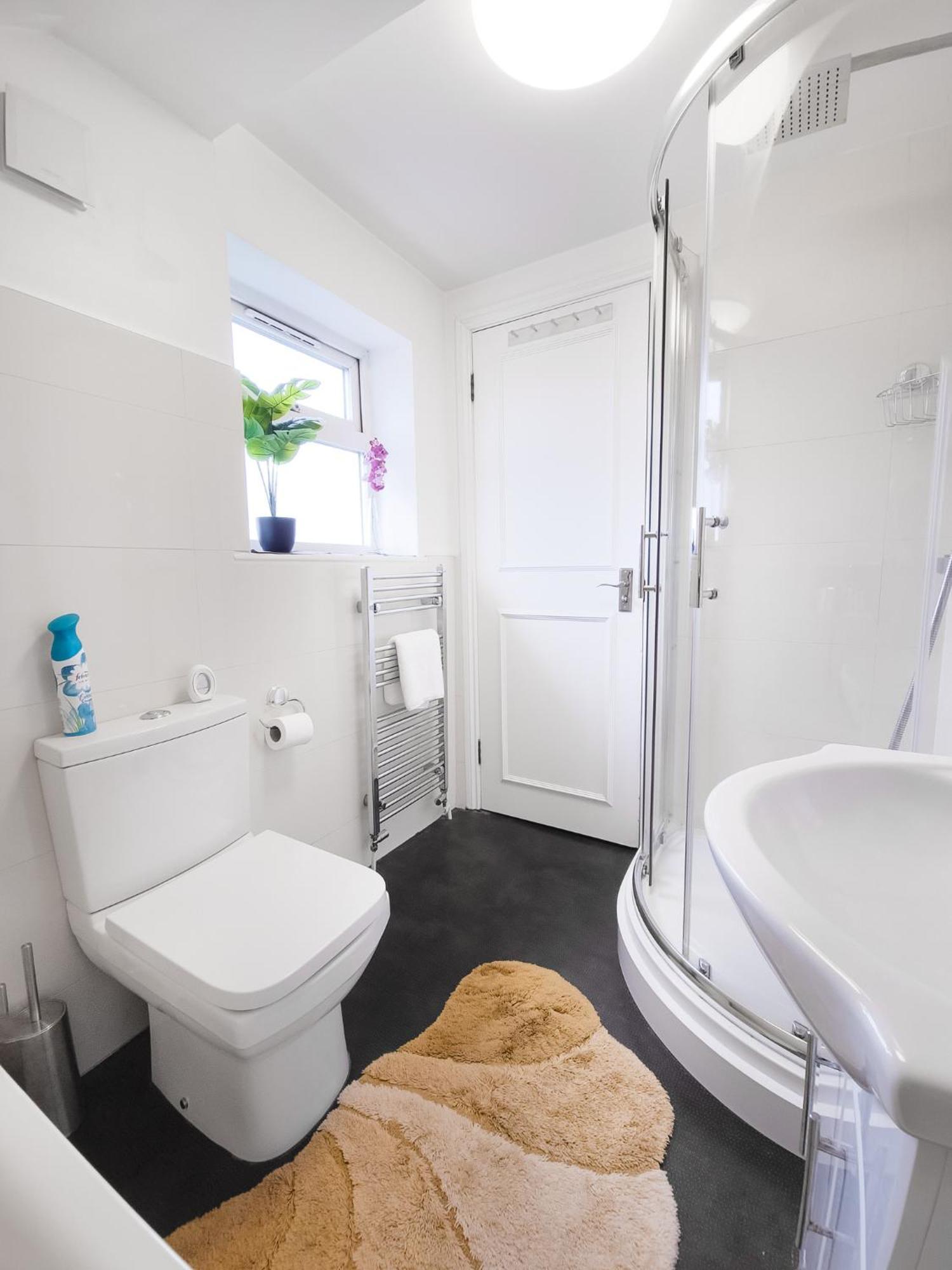 Charming London Home, Opp Arnos Grove Underground Station, Parking New Southgate Dış mekan fotoğraf