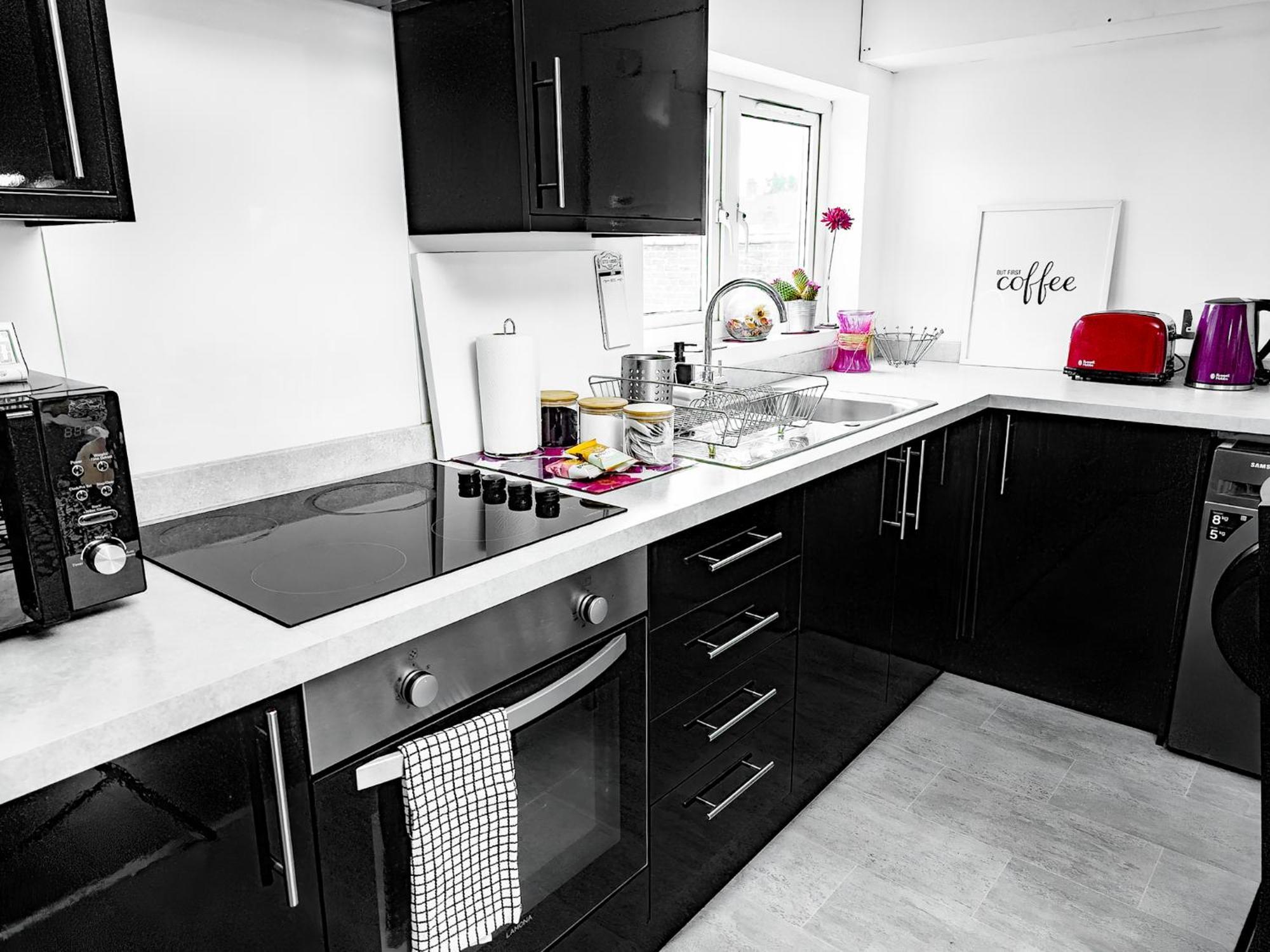 Charming London Home, Opp Arnos Grove Underground Station, Parking New Southgate Dış mekan fotoğraf