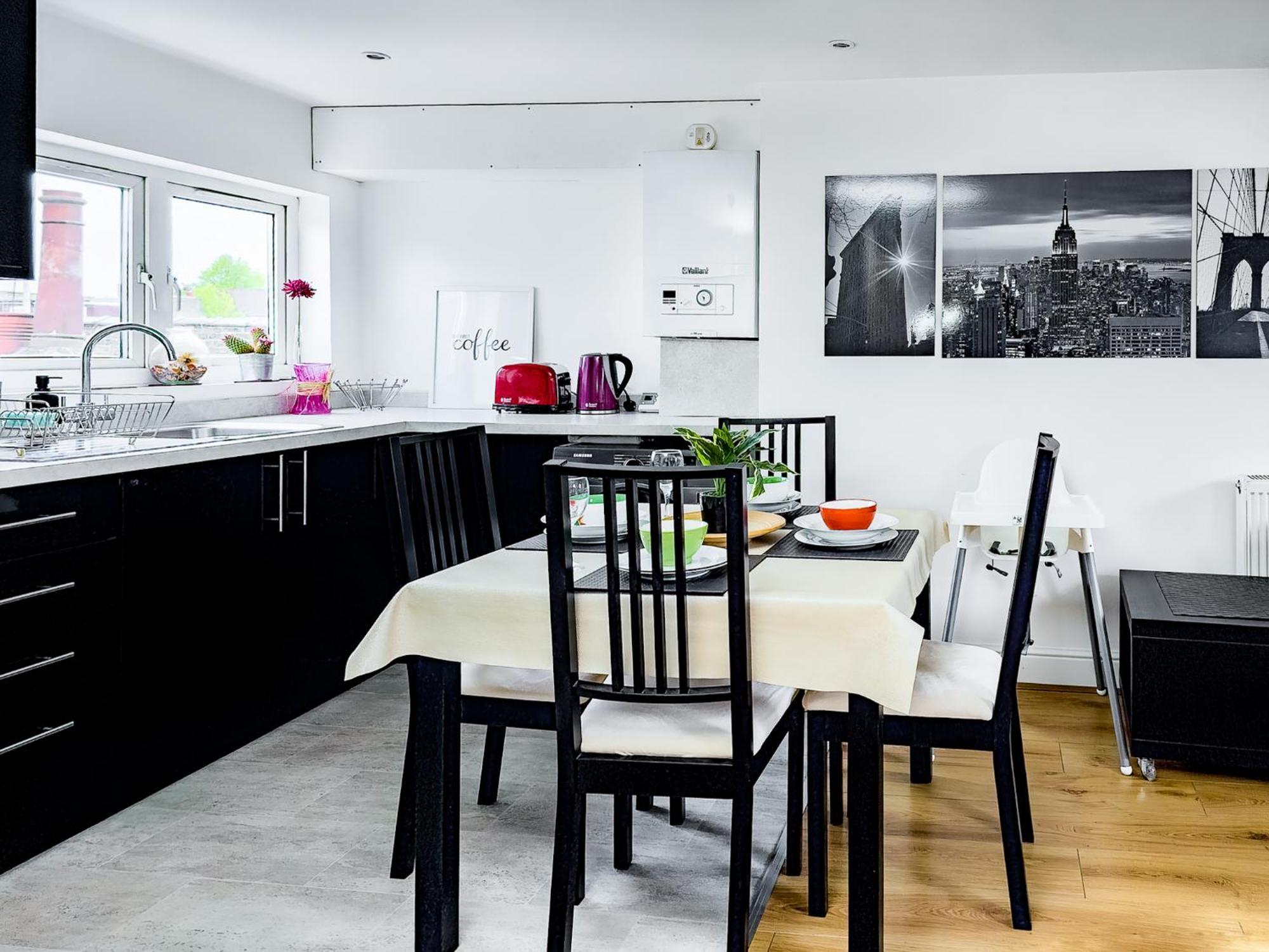 Charming London Home, Opp Arnos Grove Underground Station, Parking New Southgate Dış mekan fotoğraf