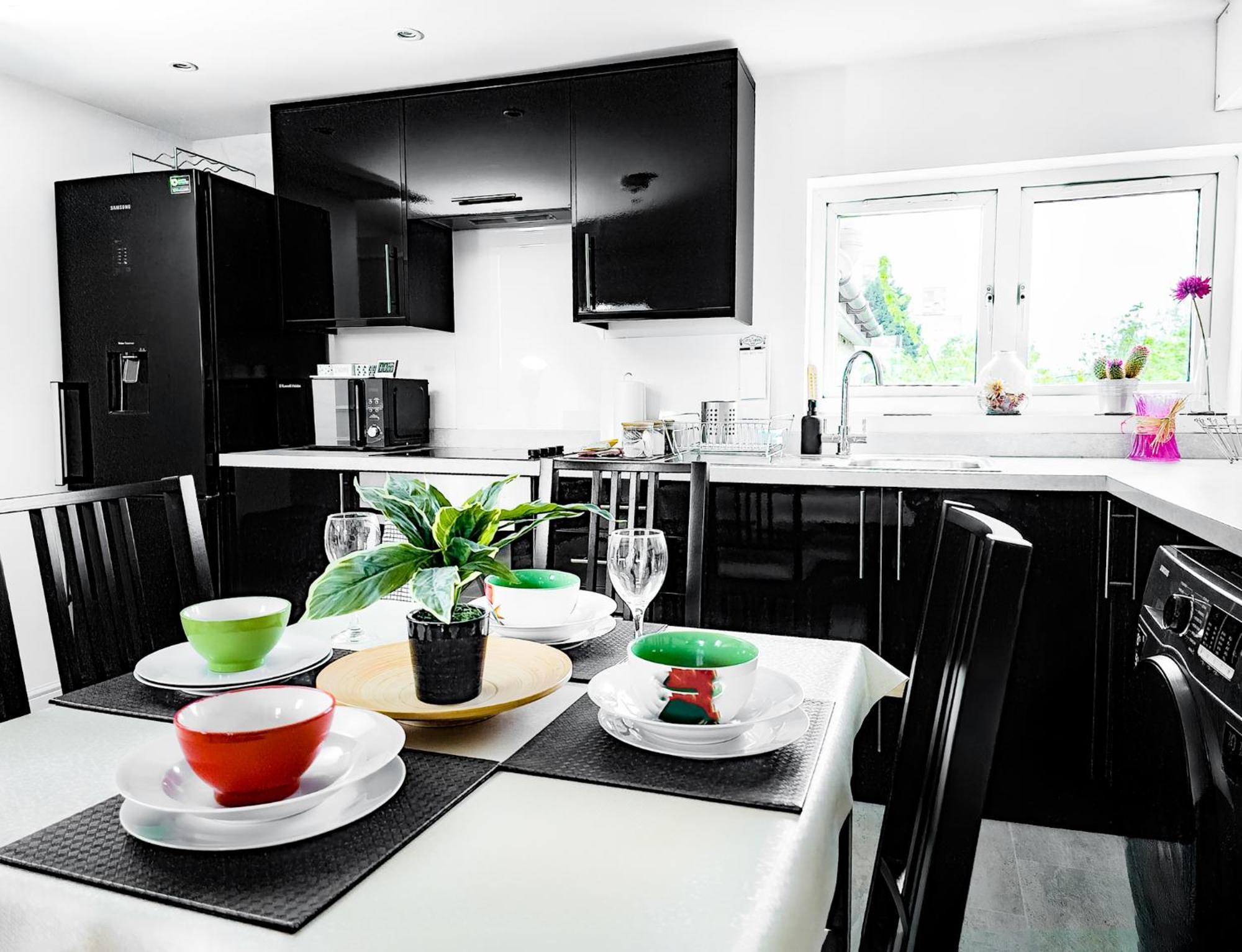 Charming London Home, Opp Arnos Grove Underground Station, Parking New Southgate Dış mekan fotoğraf