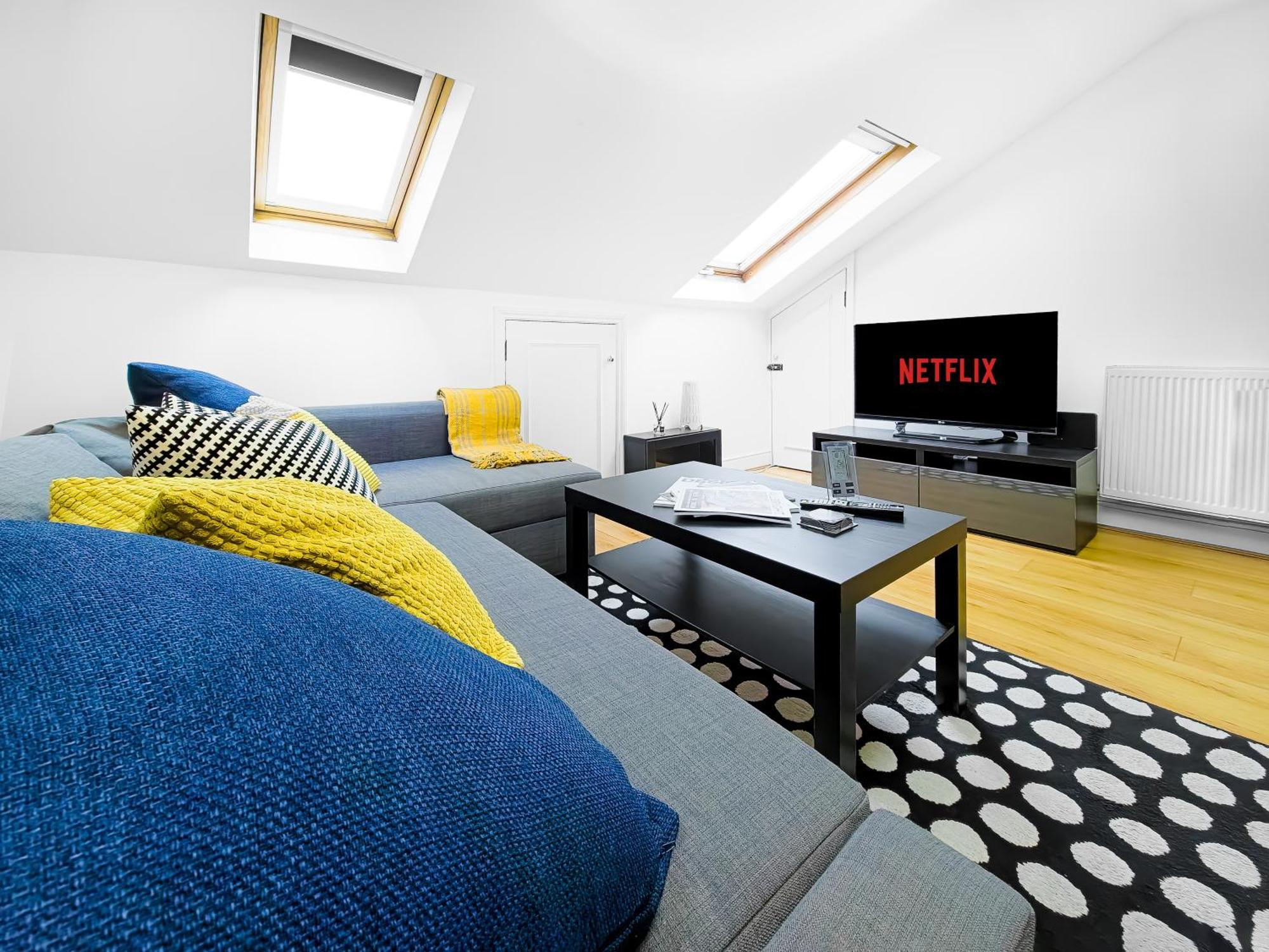 Charming London Home, Opp Arnos Grove Underground Station, Parking New Southgate Dış mekan fotoğraf